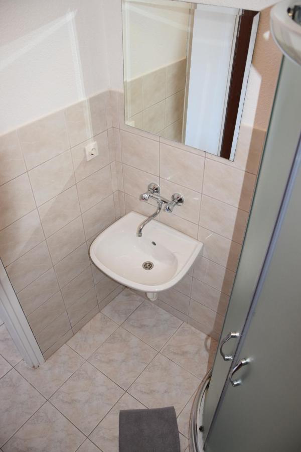 Apartment Bogdan 2 Povljana Exteriör bild