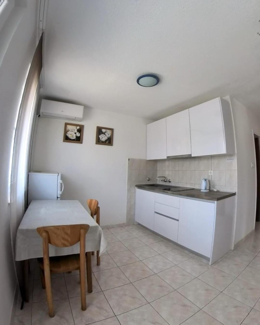 Apartment Bogdan 2 Povljana Exteriör bild